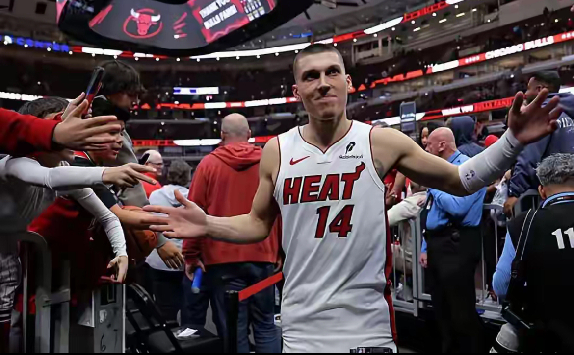 半岛体育官方网站-包含国际比赛日体能课后；迈阿密热火队长鼓劲备战足总杯；气氛紧张；身体对抗强度拉满的词条